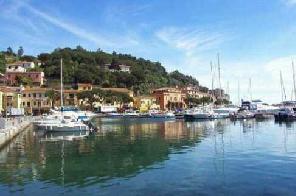 Xtrallusion photo library of independent, self-guided walking and sightseeing holidays in Italy. Pictures, images, photos and photographs taken along the way of this 1-day walking itinerary, to give you a visual impression of the day's walk.